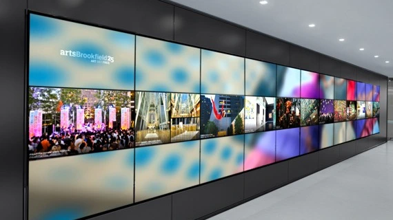 Video wall display in an office by Visual Lab, enabling advanced data visualization, presentations, and seamless corporate communication.شاشة فيديو وول في مكتب من فيجوال لاب، تتيح عرض البيانات المتقدم والعروض التقديمية والتواصل المؤسسي السلس.