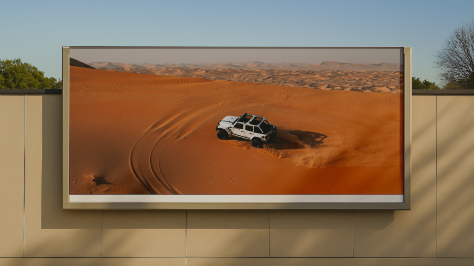Visual Lab Outdoor LED display with high brightness and weather-resistant design, delivering clear visuals for advertising and public spaces.شاشات إل إل دي ليد الداخلية من فيجوال لاب، بدقة عالية وجودة عرض فائقة، تقدم محتوى نابضًا بالحياة للمساحات التجارية، والشركات، والمعارض.